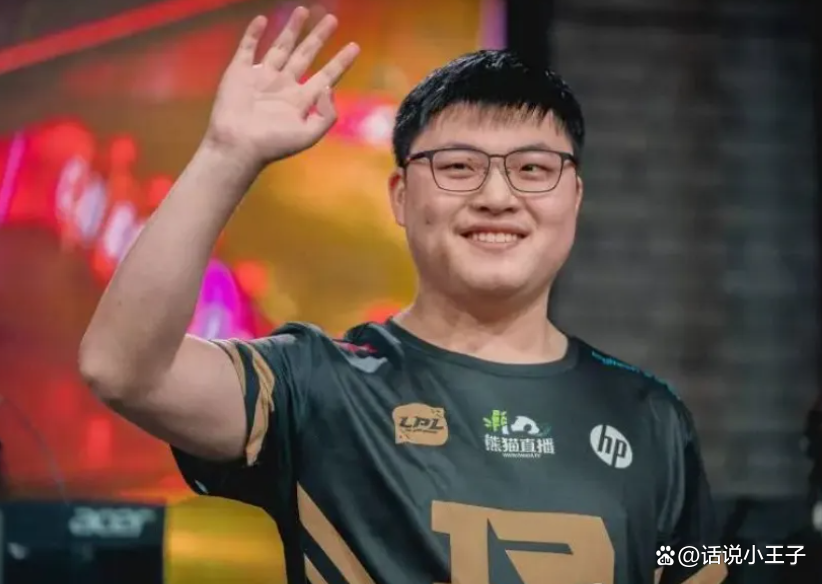Uzi迎来十赛季出色发挥，FPX观众热烈欢呼！的简单介绍