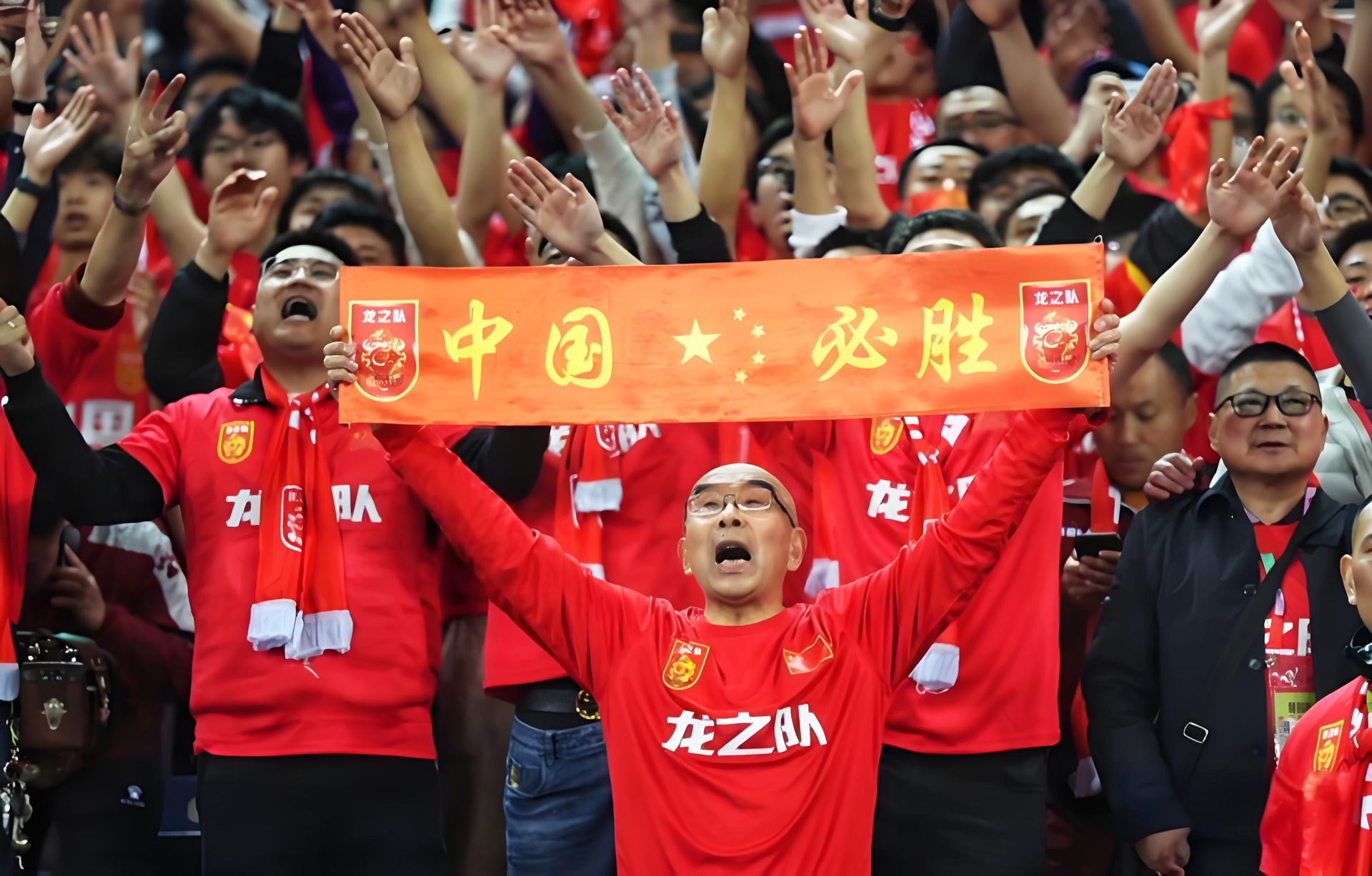 包含德甲集结日再迎强敌，上海海港迎来里程碑，主帅态度：目标明确，纪律约束更严格的词条