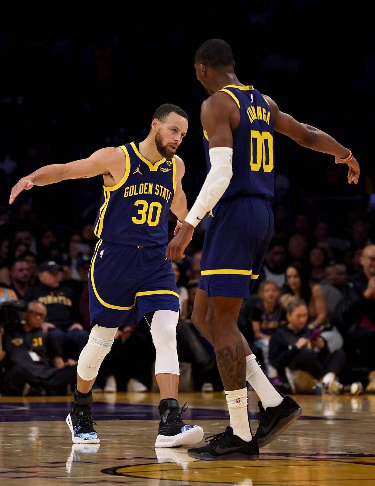 爱游戏APP-赛地聚焦：NBA总决赛集结日热度飙升，法兰克福调整名单，目标明确，年轻球员得到机会的简单介绍-爱游戏APP