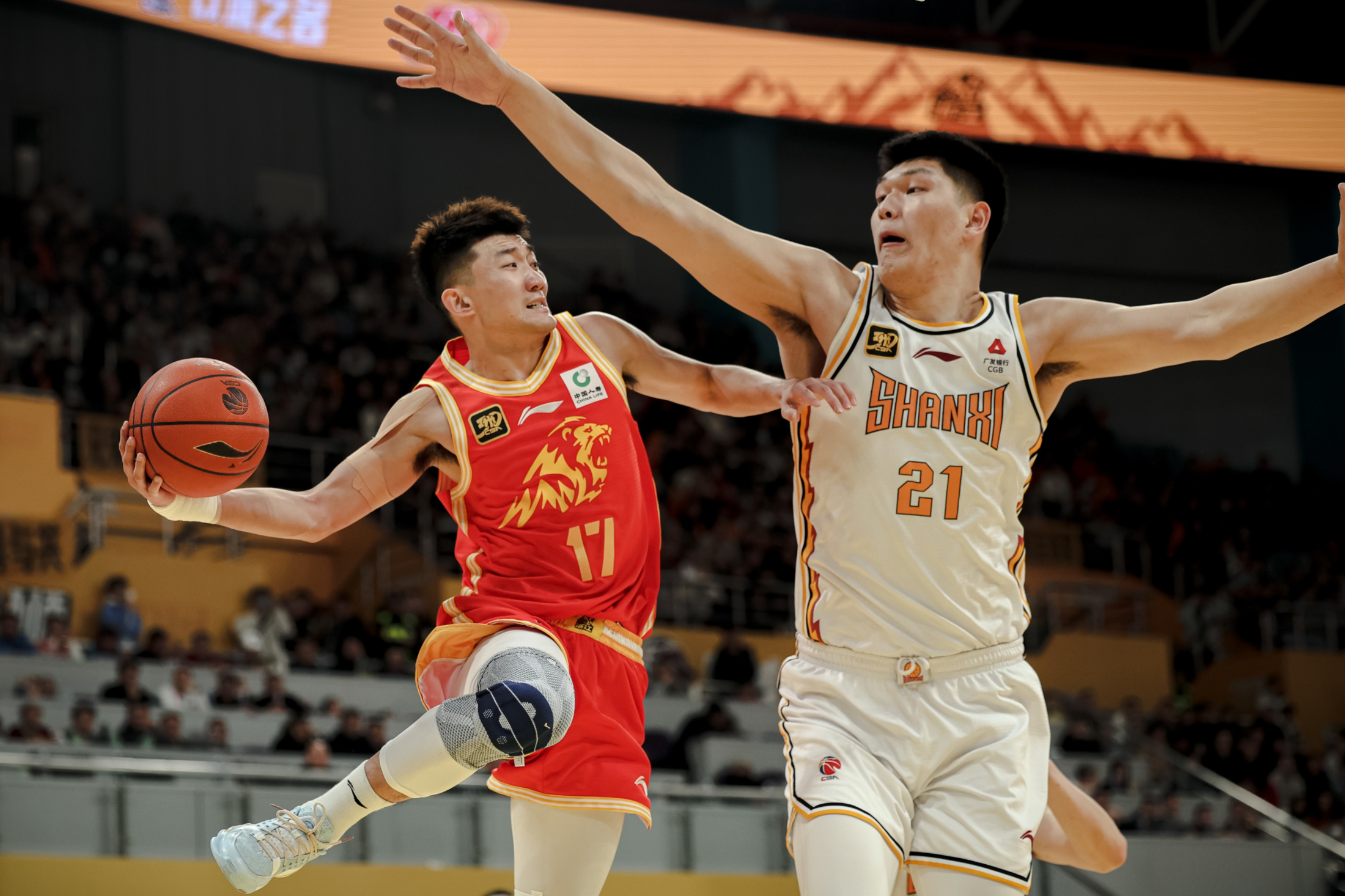 爱游戏APP-窗口期体能课后，广厦男篮内部沟通备战欧冠，话题不断，轮换策略成焦点的简单介绍-爱游戏APP